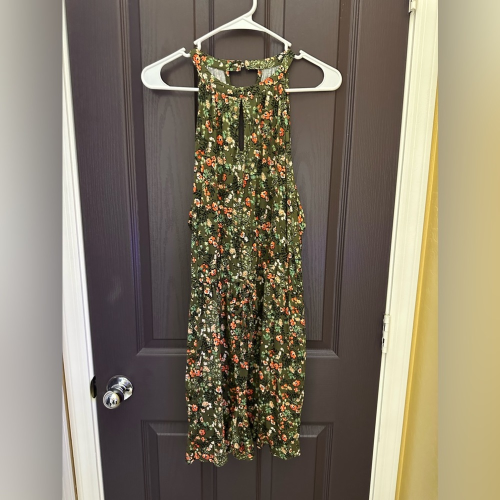Maurice’s Romper Green Floral Print slit pockets wrap back keyhole neck Size XXL